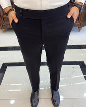 Cargar imagen en el visor de la galería, SleekEase Black Slim-Fit Solid Pants
