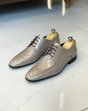 Cargar imagen en el visor de la galería, Lorencio Stuart Beige Genuine Leather Shiny Oxford Shoes

