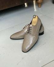 Laden Sie das Bild in den Galerie-Viewer, Allen Adams Beige Genuine Leather Shiny Oxford Shoes
