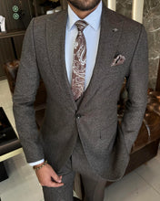 Carica l&#39;immagine nel visualizzatore di Gallery, Royce Russell Slim-Fit Herringbone Brown Suit
