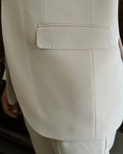 Charger l&#39;image dans la galerie, Royce Lakes Slim-Fit Solid Beige Suit
