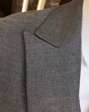 Laden Sie das Bild in den Galerie-Viewer, Elliott Slim-Fit Solid Gray Suit
