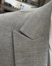 Laden Sie das Bild in den Galerie-Viewer, Everett Slim-Fit Solid Gray Suit
