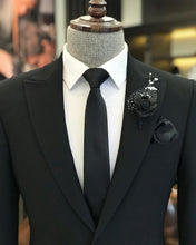 Laden Sie das Bild in den Galerie-Viewer, Bennett Slim-Fit Solid Black Suit
