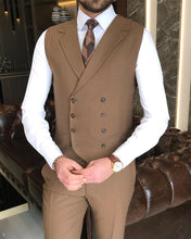 Load image into Gallery viewer, Desmond Slim-Fit Solid Camel Suit
